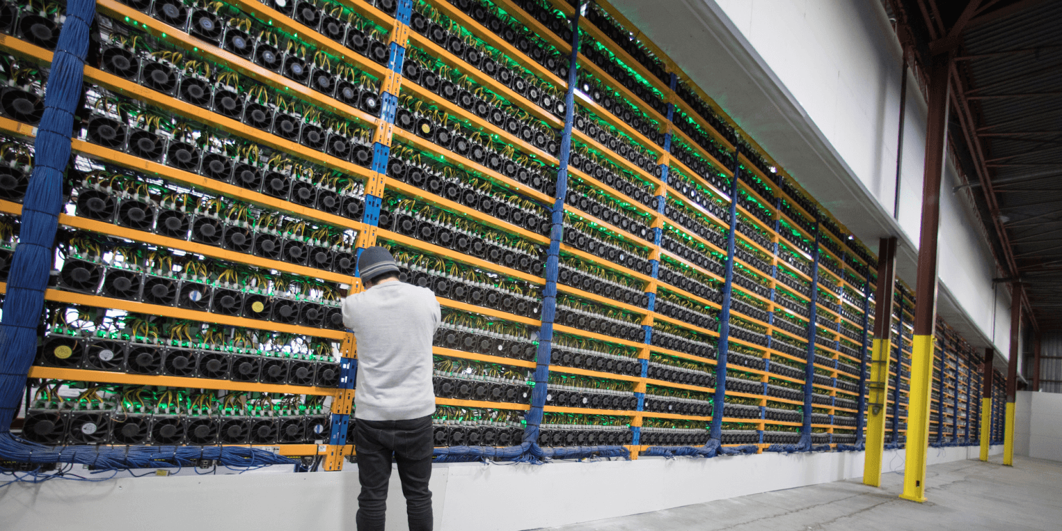 bitcoin-mining-farm